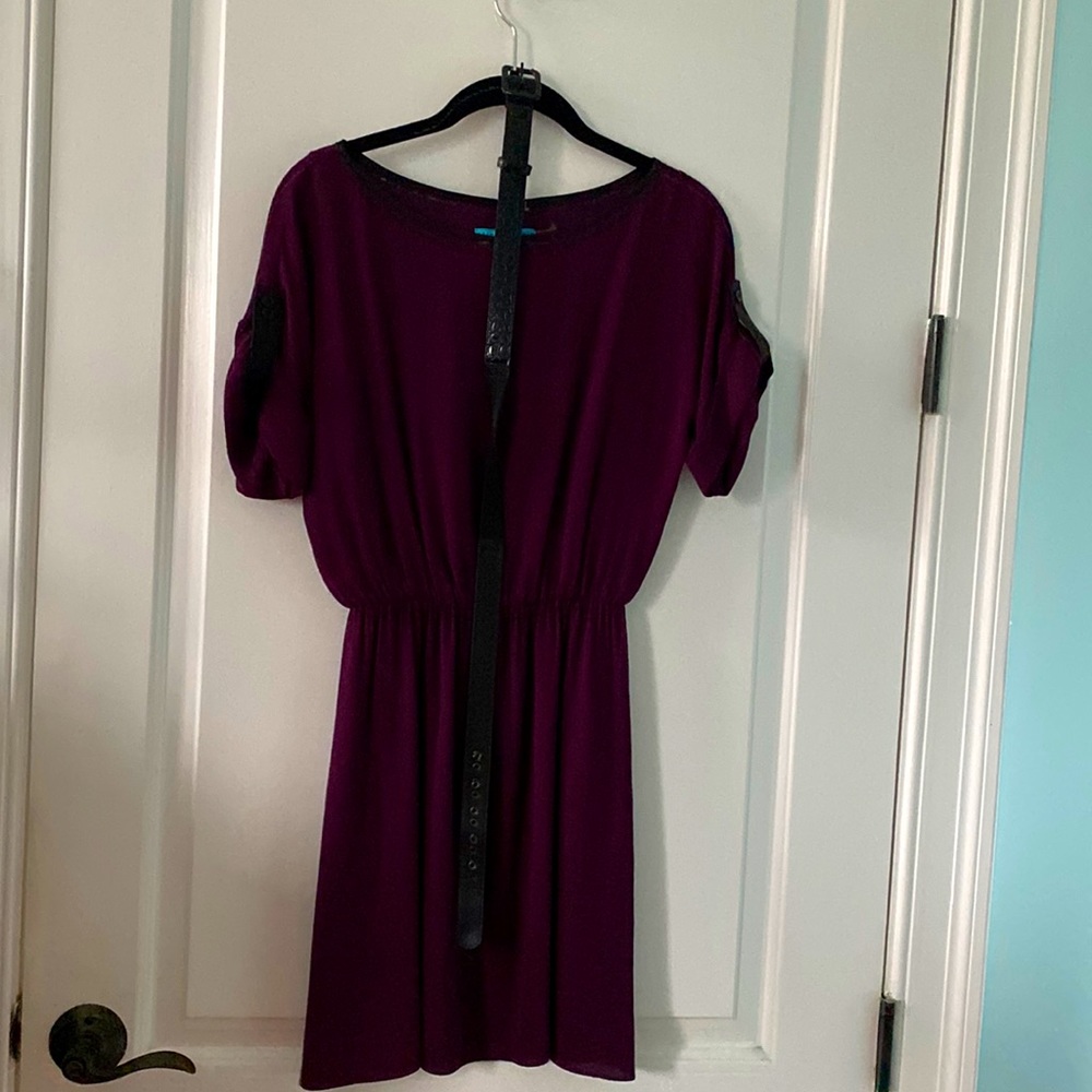 Alice and Olivia maroon XS short-sleeve dress